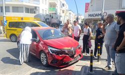 Manavgat'ta otomobil kamyonetle çarpıştı