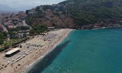 Alanya'da sıcak hava plajları doldurdu