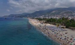 Tatilciler deniz ve güneşin tadını çıkardı