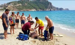 Alanya'da boğulma tehlikesi geçiren tatilciyi cankurtaran kurtardı