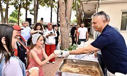 Başkan Uysal'dan Engelsiz Kafe'de aşure ikramı