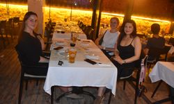 Üç arkadaş Meyhanet'te buluştu