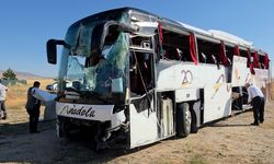Yolcu otobüsü devrildi: 31 Yaralı