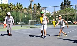 Muratpaşa'da ücretsiz tenis heyecanı