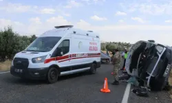 Minibüs devrildi: 5 ölü, 11 yaralı