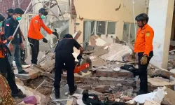 Endonezya'da 7.7 büyüklüğünde deprem