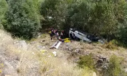 Sivas'ta yolcu minibüsü uçuruma devrildi: 4 ölü, 10 yaralı