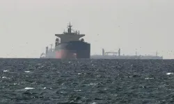 Umman açıklarında petrol tankeri vuruldu