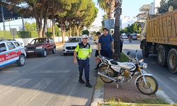 Kasise hızlı giren motosiklet sürüklendi: 1 yaralı