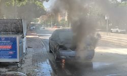 Seyir halindeki otomobil alev aldı!