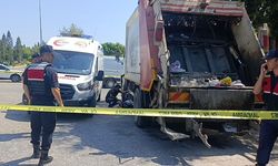Çöp kamyonunun altında kalarak hayatını kaybetti