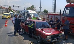 Manavgat'ta iki otomobil çarpıştı: 1 yaralı
