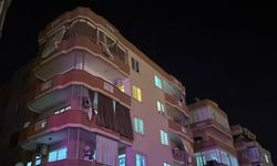 Çatıya çıkan adamı polis ikna etti