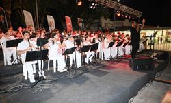 Kemer Belediyesi Cumhuriyet Orkestrası sahne aldı