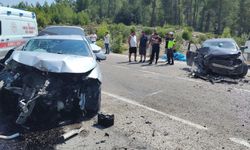 Antalya'da otomobiller çarpıştı: 1 ölü, 3 yaralı