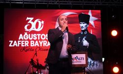 Zafer Bayramı coşkusu Konyaaltı'nda yaşandı