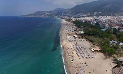 Alanya sahilleri dolup taştı
