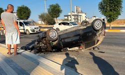 Refüje çarpan otomobil takla attı: 2 yaralı