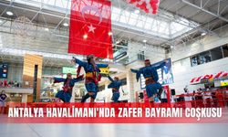 Antalya Havalimanı'nda Zafer Bayramı coşkusu