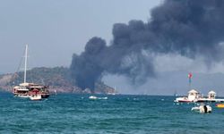 Fethiye’de gezi teknesi alev aldı: 115 kişi denize atladı
