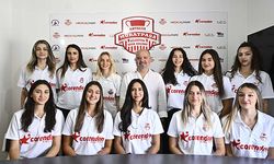 Muratpaşa'nın Sultanları yeni sezon için imzaları attı