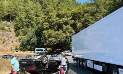 Gazipaşa'da lastiği patlayan otomobil takla attı