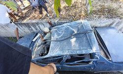 Serik'te otomobil sulama kanalına düştü