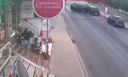 Kontrolden çıkan otomobil araçlara çarpıp takla attı