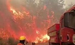 Antalya'da ekipler alevlerin arasında kalmaktan son anda kurtuldu