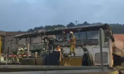 Bariyere çarpan otobüs alev alev yandı: 2 ölü, 8 yaralı