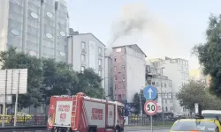 Beyoğlu’nda korkutan yangın: Alevler çatıya sıçradı