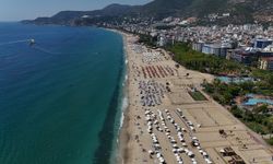 Alanya'da sahiller doldu taştı