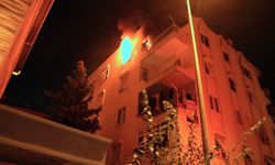 Daire alev alev yandı, mahalleli sokağa döküldü