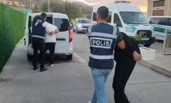 "Polis ve savcıyız" diyerek kandırdılar, altınlarla kaçarken yakalandılar
