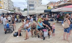 Manavgat semt pazarına turist akını