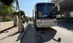 Otobüs ile çarpışan motosikletli yaralandı