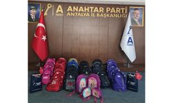 Anahtar Parti’den öğrencilere kırtasiye desteği