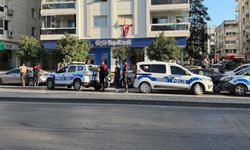 İzmir’de bankada hareketli dakikalar: Soygun girişimi iddiası polisi alarma geçirdi