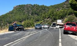 Gazipaşa'da otomobiller çarpıştı