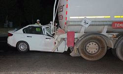 Manavgat'ta feci kaza: Otomobil tankere çarptı