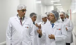 Bakan Memişoğlu, Ankara'da Keyvac Biyolojik Ürünler tesisini ziyaret etti