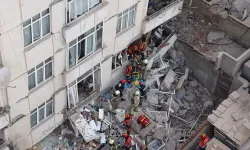 7 katlı bina çöktü; 5 kişi kurtarıldı