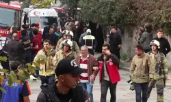 Maltepe'de 3 katı çöken binanın enkazında yakınları bulunanların bekleyişi sürüyor