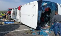 Manisa' da tur otobüsü ile TIR çarpıştı : 11 ölü, 27 yaralı