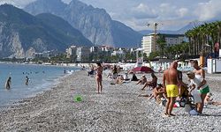 Antalya'da sağanak sonrası sahilde yoğunluk