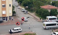 Motosikletle çarpışan otomobilin sürücüsü gözyaşlarına boğuldu