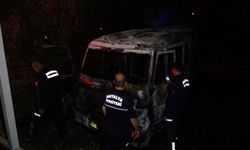 Antalya'da park halindeki minibüs yandı