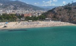 Deniz ve hava sıcaklığı eşitlendi, plajlarda yoğunluk yaşandı