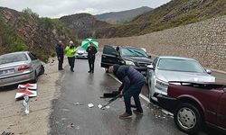 Manavgat'ta 3 araç zincirleme kaza yaptı