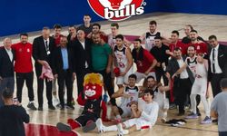 Antalya Gençlik Spor Pizza Bulls, Teşvikiyespor'u 30 sayı farkla mağlup ederek ilk galibiyetini aldı!